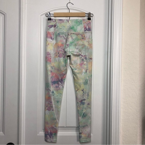 Victoria's Secret Flow On Point Pockets Legging in Pastel Rainbow Leaves Sz 4 - Picture 7 of 16